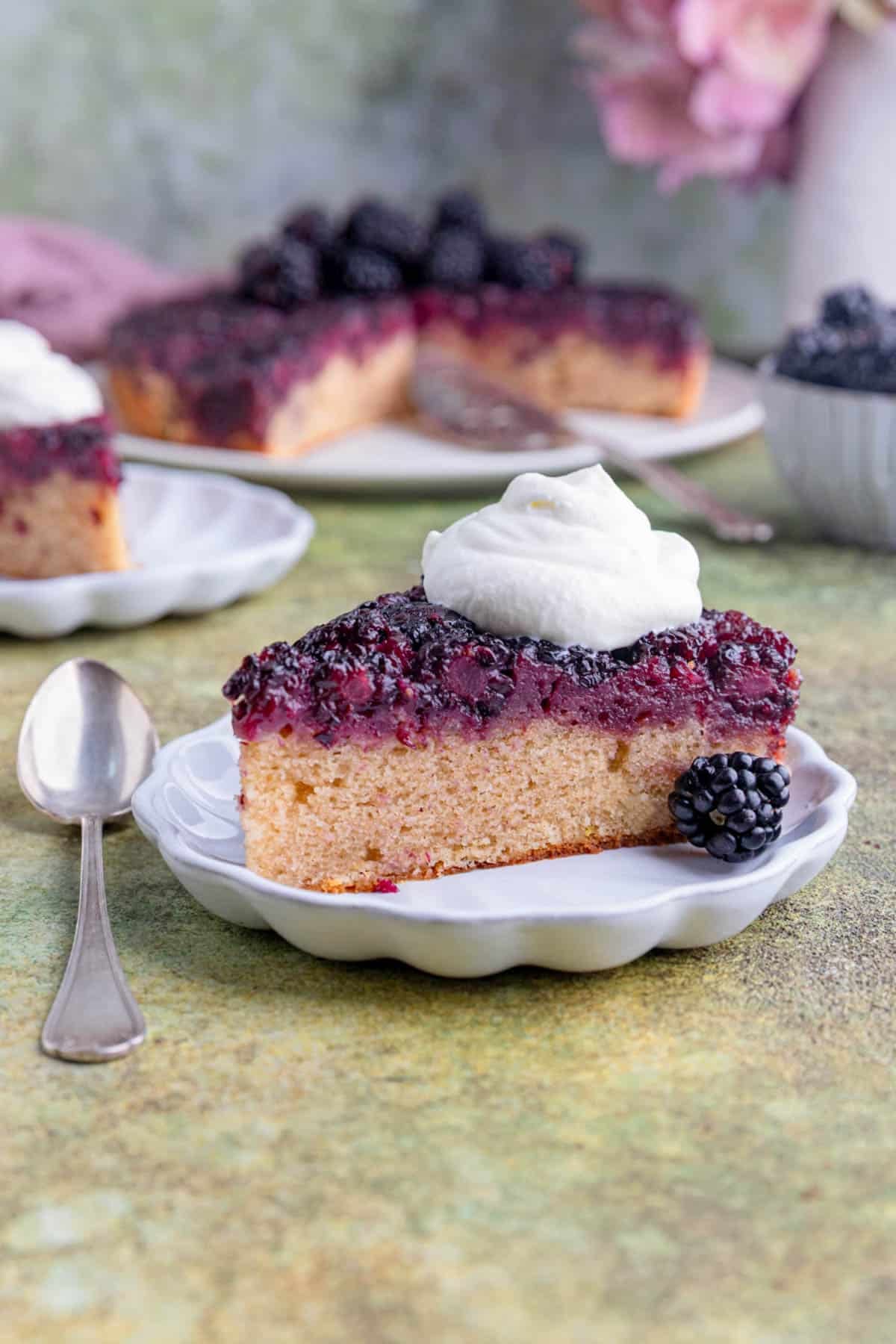 Blackberry Upside Down Cake (with Cinnamon & Vanilla)