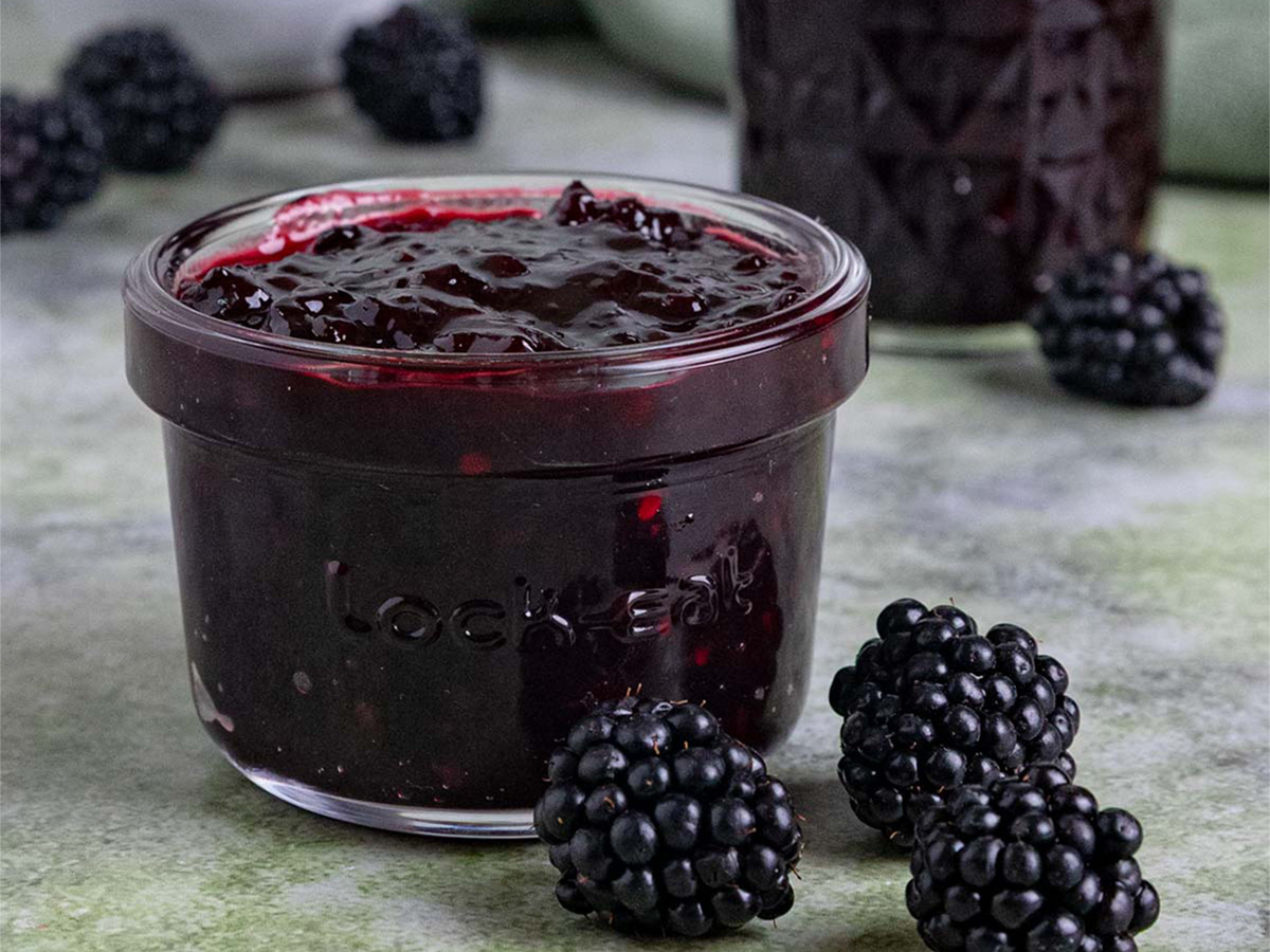 Small Batch Blackberry Jam with Cinnamon and Vanilla